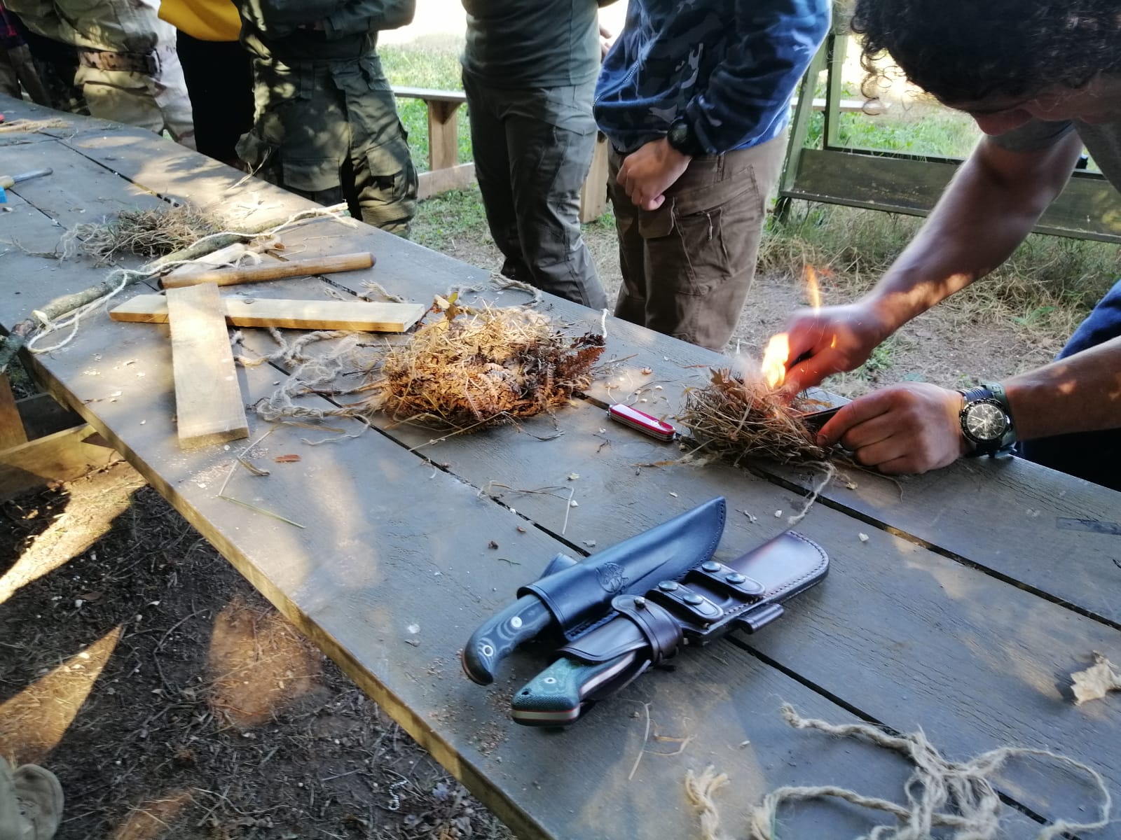 Encender fuego en cursos de supervivencia Northvivor